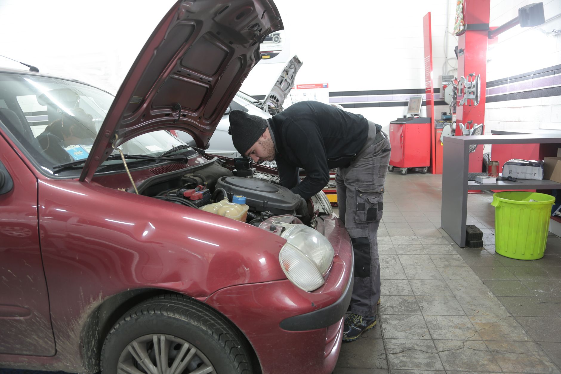 Réparation voiture équipe à Courbevoie